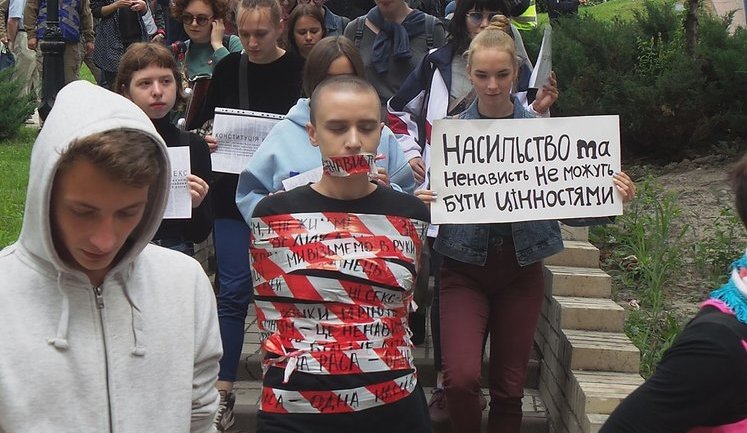 "Хотим и ходим": В центре Киева прошла акция в защиту мирных собраний. ВИДЕО+ФОТОрепортаж