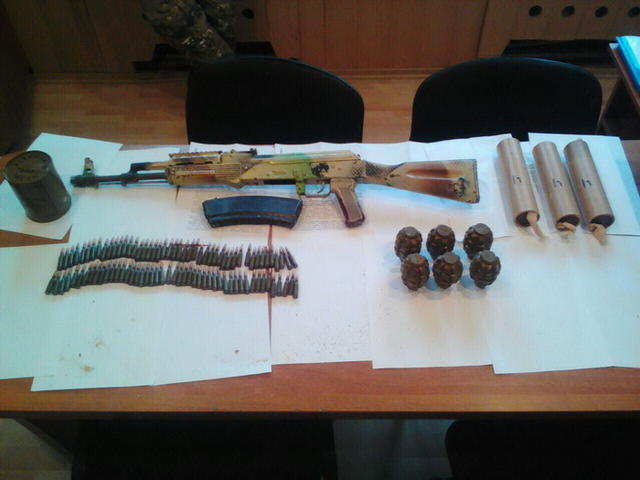 Схованку зі зброєю бойовиків виявлено в Широкиному, - СБУ 04