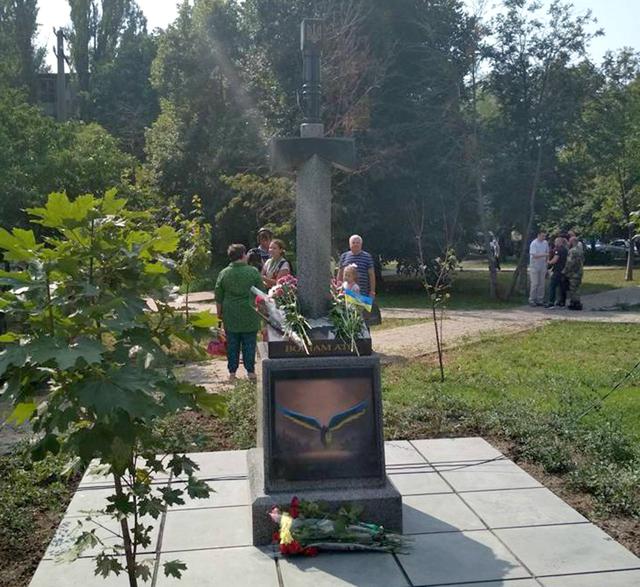 Росія, простромлена мечем: памятник героям АТО відкрили в Києві 01 Росія, простромлена мечем: памятник героям АТО відкрили в Києві 01