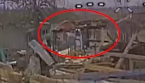 Пілоти 58-ї ОМПБр знищили центр керування та майстерню ворожих БПЛА на півночі Харківщини. ВIДЕО