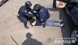 Полицейского в Покровске задержали за получение взятки в 20 тыс. грн. При обыске у него обнаружили валюту, наркотические вещества и записи по их сбыту. ФОТОрепортаж