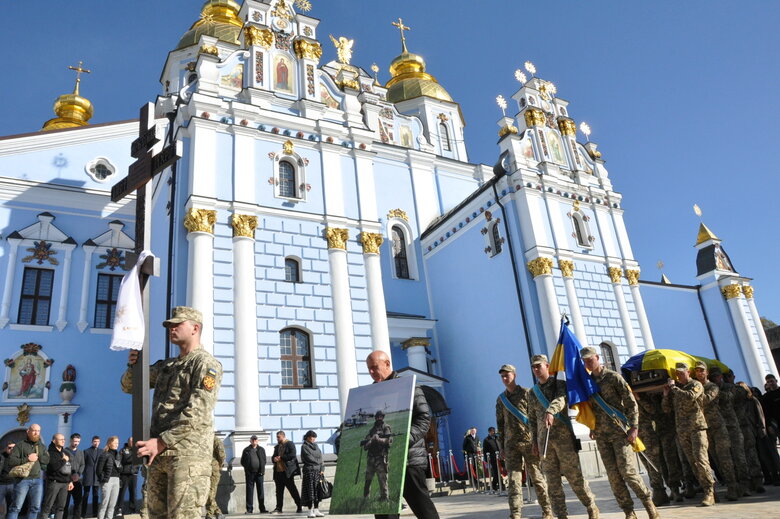 С погибшим в бою с оккупантами воином Максимом Яловцовым (Регбистом) попрощались в Киеве 29