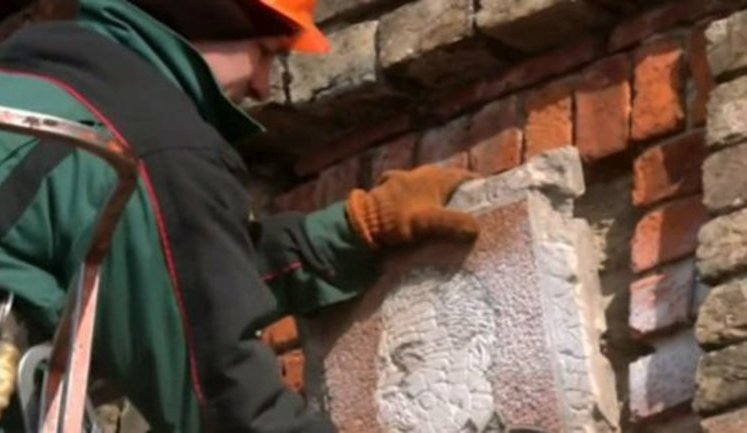 Портрети Леніна і Сталіна зняли з водонапірної вежі у Новгороді-Сіверському. ВIДЕО