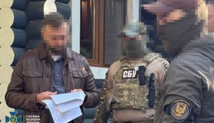 Дипломат МЗС продавав росіянам українські паспорти для виїзду в ЄС, - СБУ. ФОТО