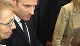 Макрон на Паризькому книжковому салоні відмовився відвідати стенд РФ, а біля українського йому подарували книгу оповідань Сенцова, - Клімкін. ФОТО