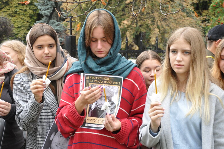 У Києві відбулося поминальне богослужіння за загиблими українськими журналістами 17