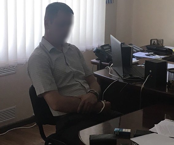 Полицейский чиновник и участковый в Николаеве систематически вымогали деньги с предпринимателей 02