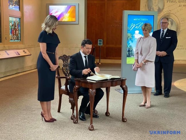 Подружжя Зеленських представило україномовний гід у Музеї Джорджа Вашингтона 04