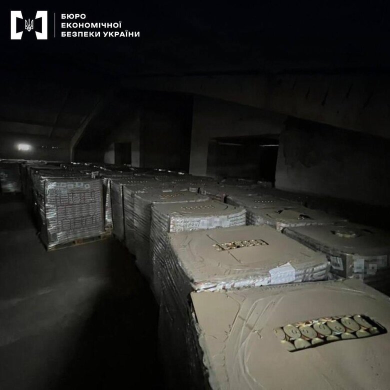 БЕБ знайшло склад з гуманітаркою невідомого походження на десятки мільйонів гривень 03