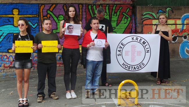 Врятуйте в’язнів Кремля, - активісти пікетували офіс Червоного Хреста з проханням вимагати від РФ доступу до українських політвязнів 03
