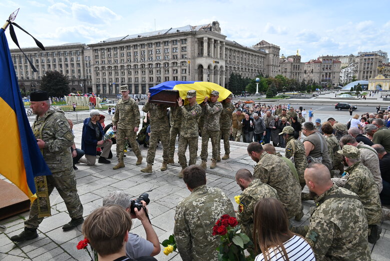 У Києві попрощалися із воїном Едуардом Хатмулліним