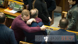 Депутати-соньки, Кіссе, який голосує за трьох, радісний Гройсман і обійми Лозового з Ляшком: як Рада вночі приймала Держбюджет-2019. ФОТОрепортаж
