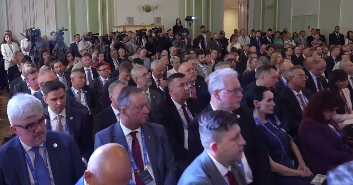 Зеленський доручив посилити підготовку дипломатів і активніше просувати наративи України за кордоном
