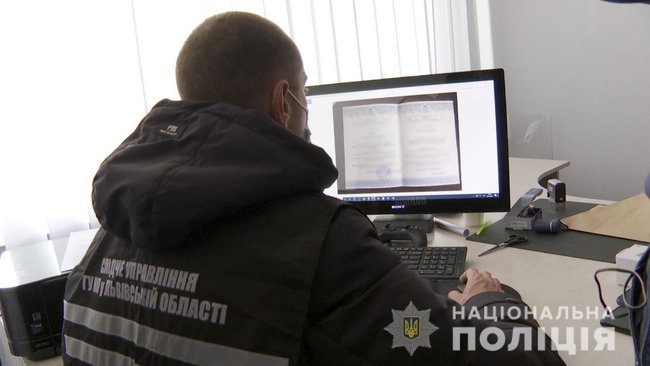 Выявлена преступная группа, изготавливавшая поддельные документы об образовании для трудоустройства за рубежом. За 2 года мошенники заработали свыше 26 млн грн, - Нацполиция 04