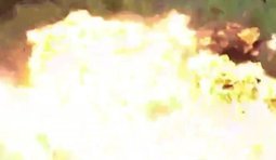 знищення скидом російської бронемашини