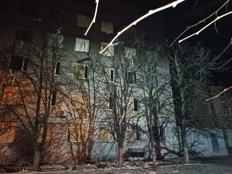 Россияне обстреляли роддом, школу и поликлинику в Херсоне 01