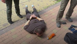 Чоловік вимагав $1 млн за уникнення екстрадиції до РФ, його затримано, - НАБУ. ВІДЕО+ФОТОрепортаж