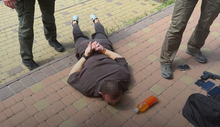 Чоловік вимагав $1 млн за уникнення екстрадиції до РФ, його затримано, - НАБУ. ВІДЕО+ФОТОрепортаж