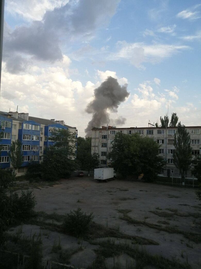 В окупованій Новій Каховці пролунали потужні вибухи 02