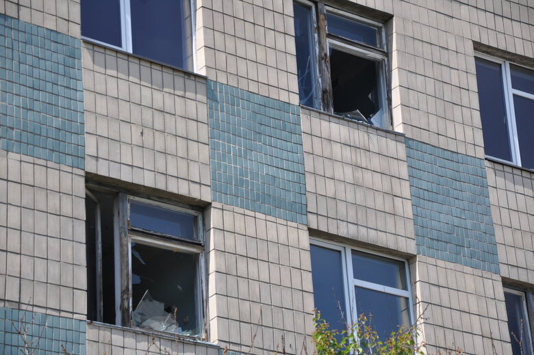 Consequences of shelling in Desnyansky district of Kyiv 32