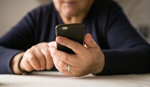 смартфон,пенсіонери