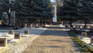 Кернеса похоронят напротив Кушнарева, которого подозревали в сепаратизме и убили на охоте. ФОТО