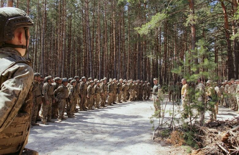 Головком ЗСУ Сирський відвідав навчальний центр для мобілізованих