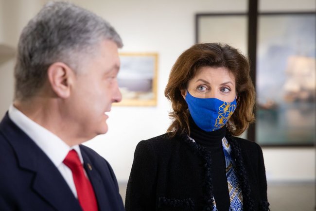 Порошенко открыл в Музее Гончара выставку 43 картин из семейной коллекции, из-за которых его вызвали в ГБР: Пытались оболгать меня в своих видосиках - у вас не получилось 06