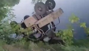 Russian army convoy destroyed in Kherson region: "Poor driver, they f#cked up everybody, they didn’t even make it to us". VIDEO
