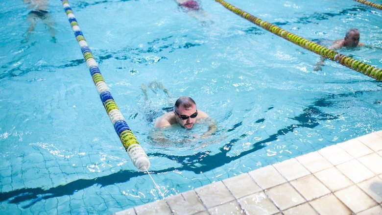 "Метінвест" Ахметова запровадив програму реабілітації ветеранів за допомогою плавання