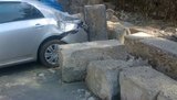 Из-за дождя в Донецке рухнула автостоянка: машины придавило бетонными блоками. ФОТОрепортаж