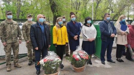 У Синельниковому на Дніпропетровщині відкрили меморіальні дошки пятьом загиблим у зоні АТО воїнам: вони були серед перших мобілізованих на захист України 07