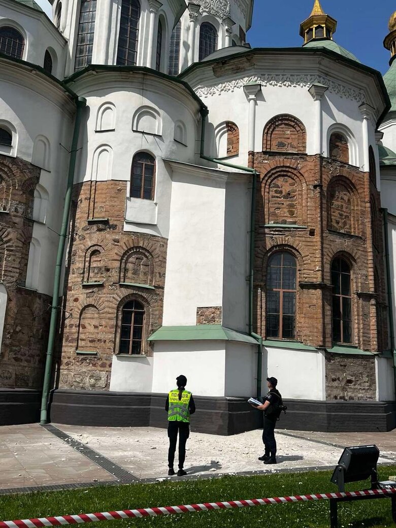 Софійський собор пошкоджено внаслідок обстрілу Києва