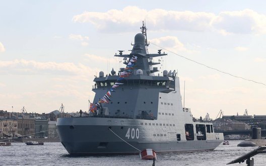 Ukrajina pripravljena zamrzniti frontno črto ob varnostnih zagotovilih, medtem ko Rusija priznava premoč na fronti