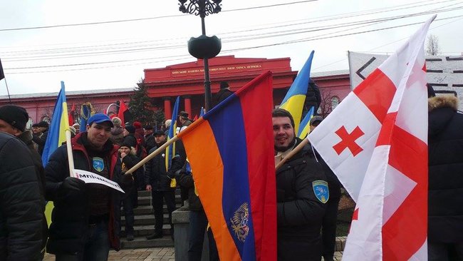 Наш ворог - олігархат! Наш ворог - Порошенко! Прихильники Саакашвілі провели марш у Києві з закликом імпічмента президента (оновлено) 07