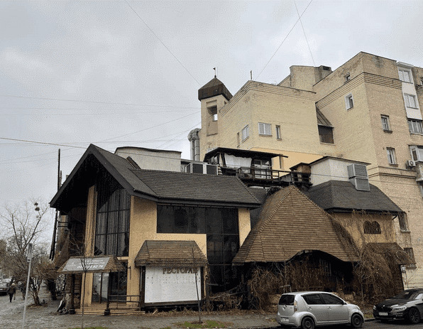 Спроба №17: Фонд гарантування знову виставив на продаж столичний ресторан Щекавиця 01