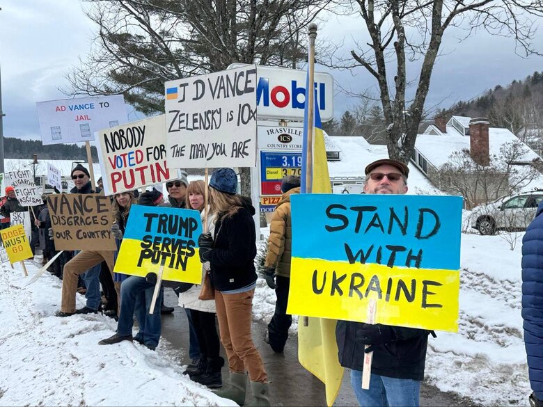 Акция протеста против Джей Ди Вэнса в США