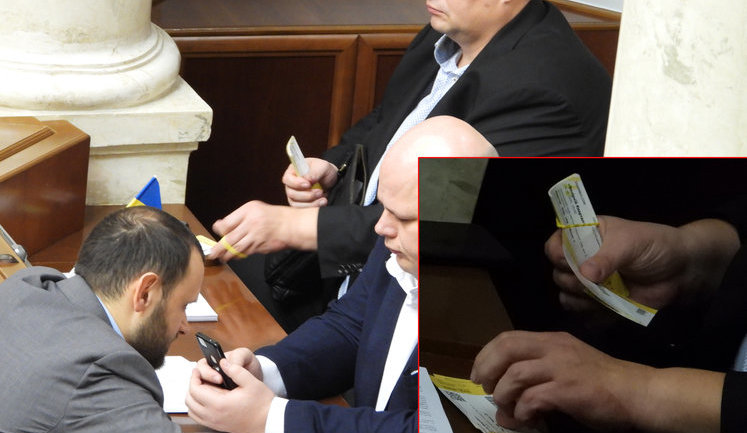 Нардеп Корявченков ("Юзик") отрицает продажу в Раде билетов на выступление "Квартала-95": "Это были пригласительные". ВИДЕО+ФОТОрепортаж