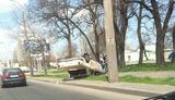 Парковка по-одесски: водитель "Волги" "припарковался" вверх колесами. ФОТО