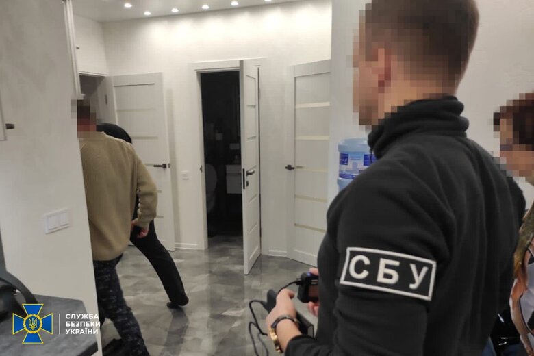 Правоохранители проводят обыски у нардепа Дубинского 04