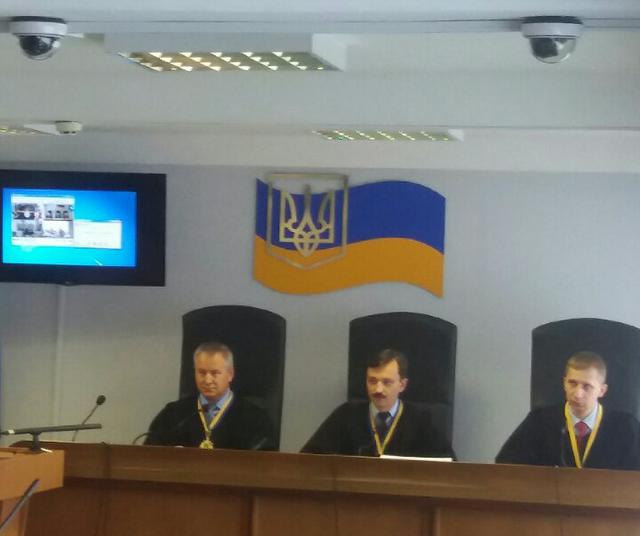 Hearing in high treason case against Yanukovych: lawyer Meshechek steps down 03