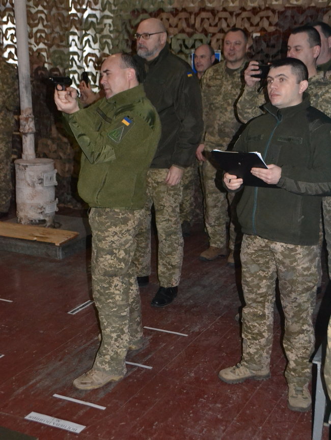 Военнослужащие воздушного командования Юг отрабатывают навыки по огневой подготовке в интерактивном тире, - Минобороны 06