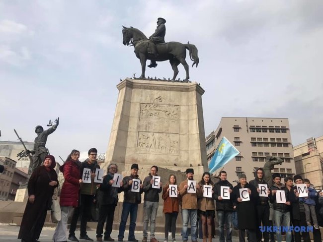 Митинг против оккупации Крыма прошел в Анкаре 03