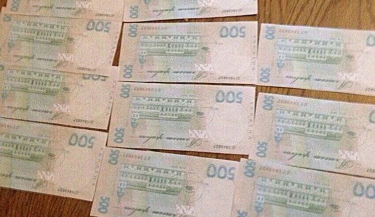 У Дніпрі оперативники затримали подружжя фальшивомонетників, які друкували 500 гривневі "купюри". ФОТОрепортаж