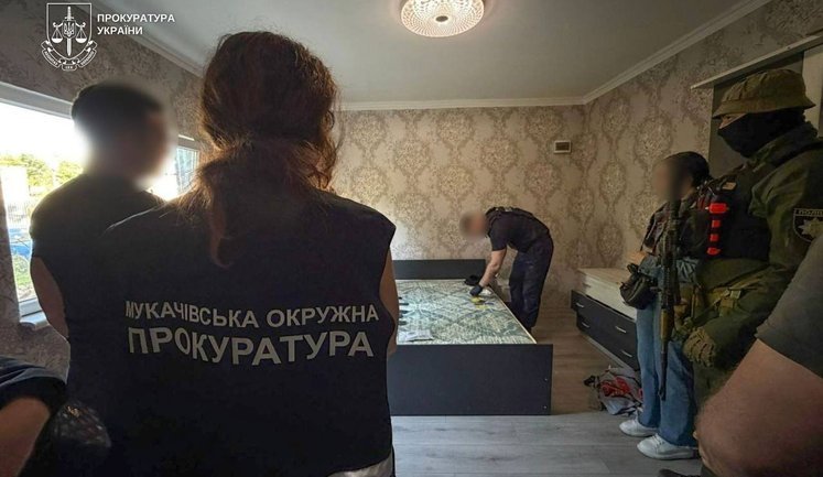 На Закарпатье многодетную мать обвиняют в сексуальной эксплуатации малолетней дочери. ФОТОрепортаж