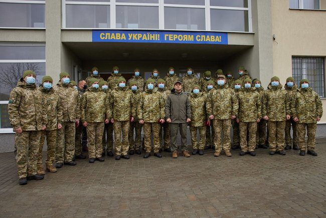 Зеленский посетил отделение пограничной службы Рассыпное на Луганщине 25