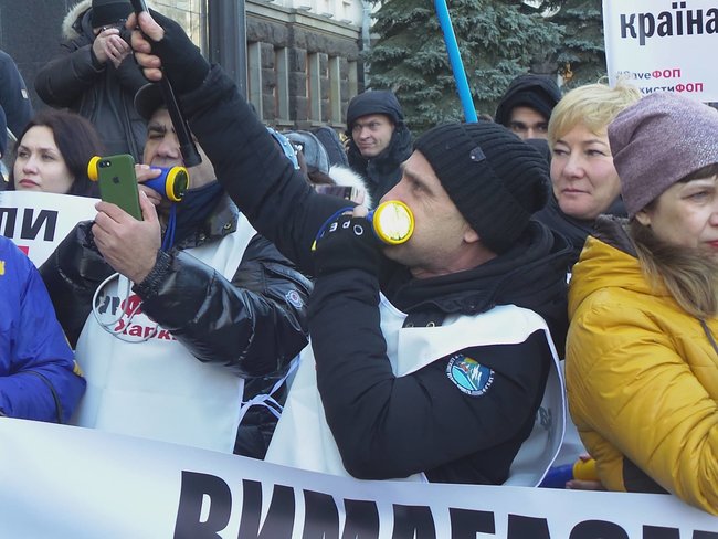 Служи народу, Нам не pohuy та Заї...ало!: Під ОП відбувається мітинг проти фіскалізації ФОПів 40 Служи народу, Нам не pohuy та Заї...ало!: Під ОП відбувається мітинг проти фіскалізації ФОПів 40