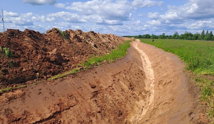 Протитанкові рови та бункери: в Естонії розпочали будівництво оборонної лінії на кордоні з Росією. ФОТО