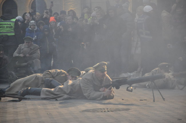 У Києві відбулася історична реконструкція бою за завод Арсенал між військами УНР і більшовиками 19