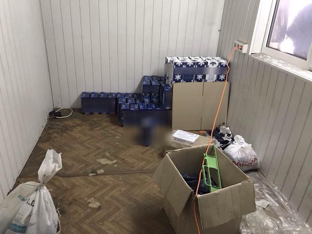 Налоговики в Киеве ликвидировали цех по изготовлению фальсифицированного алкоголя, изъято товаров более чем на 1,6 млн грн 01 Налоговики в Киеве ликвидировали цех по изготовлению фальсифицированного алкоголя, изъято товаров более чем на 1,6 млн грн 01